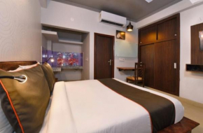 Hotel R R Suites By WB Inn